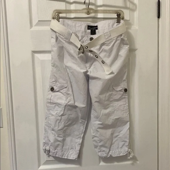 White Capris with Relaxed Fit and Utility Style - Picture 1 of 8